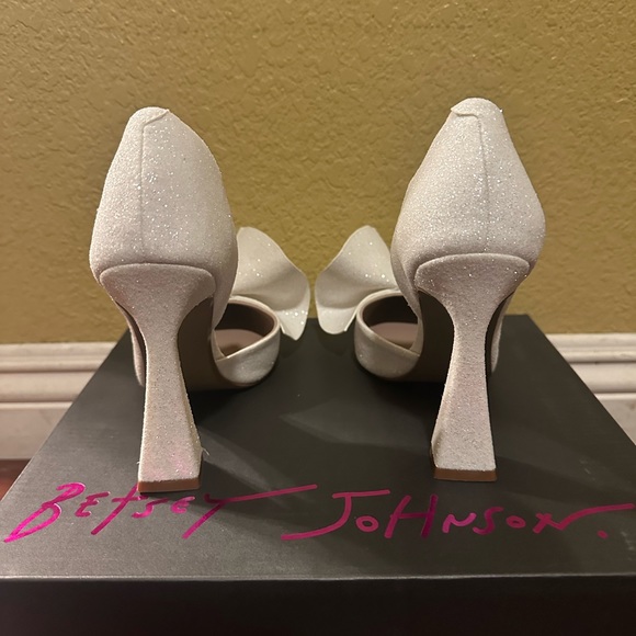 Betsey Johnson Women’s Nobble Ivory Off White Heel Shoes multiple size available - Picture 6 of 11